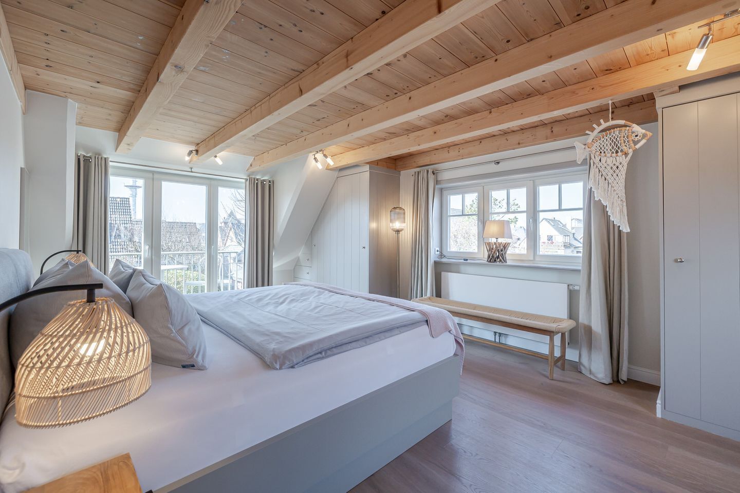 3 bedrooms, in-room safe, iron/ironing board, WiFi