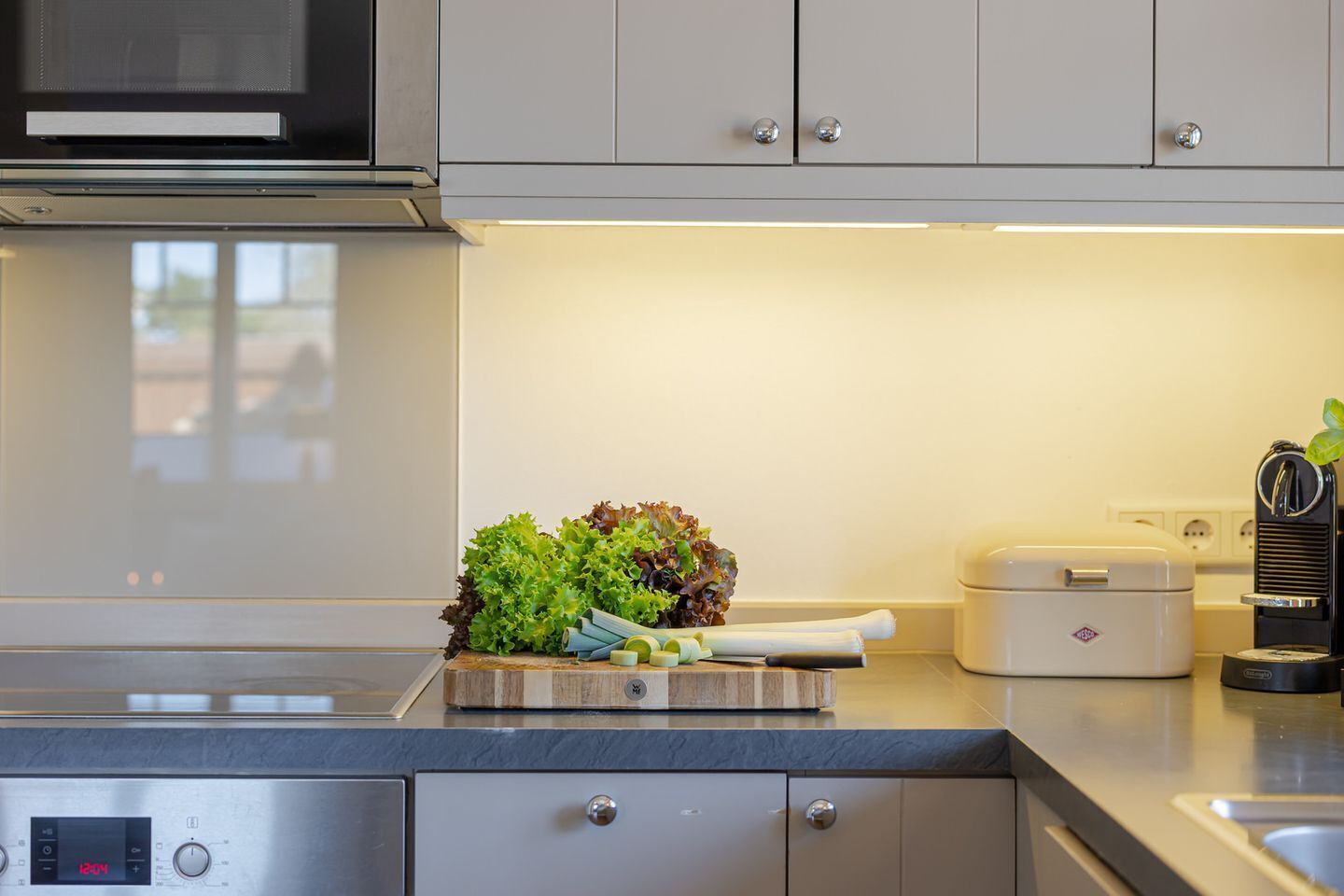 雪櫃、微波爐、焗爐、爐具