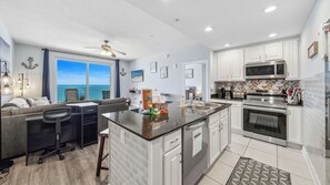 Fridge, microwave, oven, stovetop - EmeraldChic 2bd condo, steps to Panama City Beaches close to Shipwreck Waterpark (Panama City Beach)