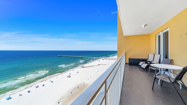Property grounds - EmeraldChic 2bd condo, steps to Panama City Beaches close to Shipwreck Waterpark (Panama City Beach)