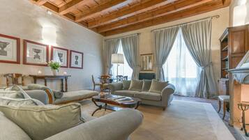 Télévision, cheminée