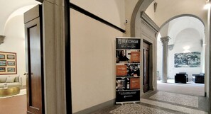 Interior - Raffaello large apartment with fireplace in Oltrarno (Firenze)