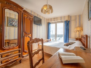 1 chambre, fer et planche Ă repasser, Wi-Fi gratuit