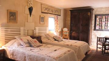 1 chambre, lit parapluie, Wi-Fi gratuit, draps fournis