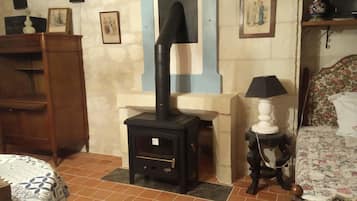 1 chambre, lit parapluie, Wi-Fi gratuit, draps fournis