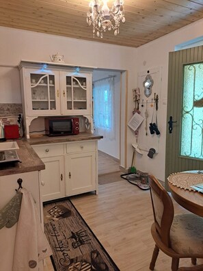 Microwave - Wonderful private villa for 4 guests with WIFI, TV and terrace (Marcali)