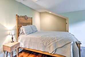 4 bedrooms, desk, iron/ironing board, travel crib