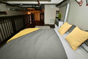 Bureau, fer et planche à repasser, Wi-Fi, draps fournis