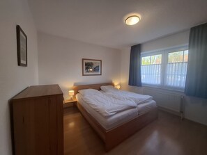 2 bedrooms, WiFi - Vacation apartment Mühlenstrich 1a Whg. 6 "Wattwurm" - Haus Sielblick (Neuharlingersiel)