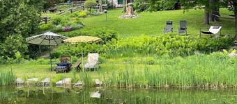 Charming Log Home - 25 private acres in Caledon