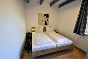 2 bedrooms, WiFi - Vacation apartment, Huus vörd Diek, Nelkenweg 4, Apartment 3 - Huus vör`d Diek (Neuharlingersiel)