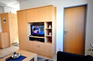 TV - Vacation apartment Juist Deichringstr. 10 Whg. 4 - Haus Südereck (Neuharlingersiel)