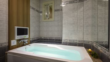 Deluxe Double Room | Bathroom