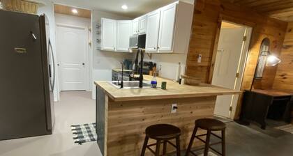 Trailboss Cabin near Mammoth Cave at Noble Pine Campground