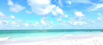 Beautiful Gulf Coast Waterfront Home < 7 mins from the Beaches!