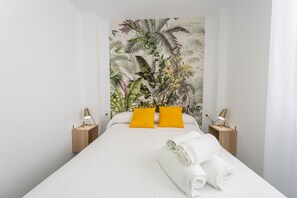 1 slaapkamer, een strijkplank/strijkijzer, reisbedje, gratis wifi