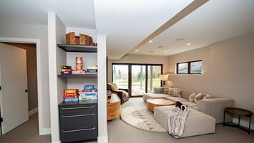 Smart TV, fireplace, video games