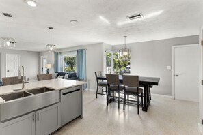 Interior - Casa di Amici – Heated Saltwater Pool and Canal Home near AMI & much more! (Bradenton)