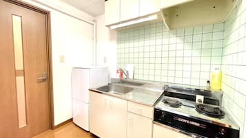 冰箱、微波炉、炉灶、厨具/餐具