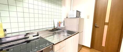 Frigorífic, microones, placa de cuina i bullidora elèctrica