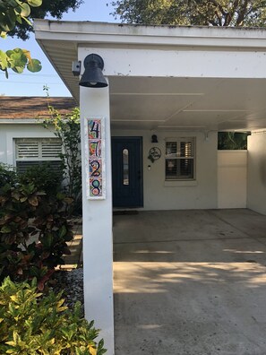 Exterior - 🌴 Tampa's Oasis 🌴 (Tampa)
