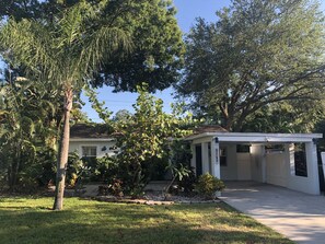 Exterior - 🌴 Tampa's Oasis 🌴 (Tampa)