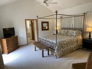 5 bedrooms, iron/ironing board, WiFi, bed sheets