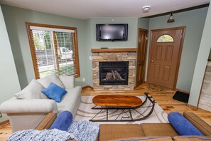 Smart TV, fireplace