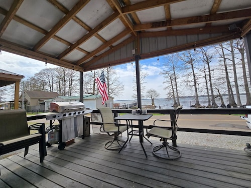 Come and relax at the Refuge at beautiful Reelfoot Lake!