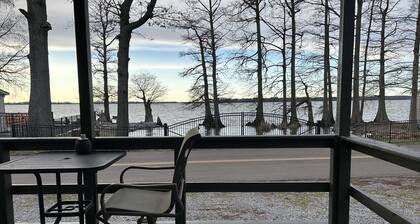 Come and relax at the Refuge at beautiful Reelfoot Lake!