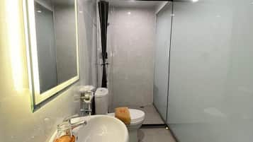 Comfort Room, 1 Bedroom | Bathroom