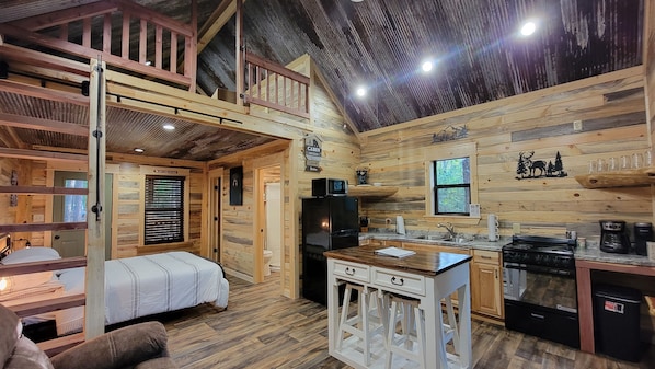 2 bedrooms, WiFi (free), bed sheets