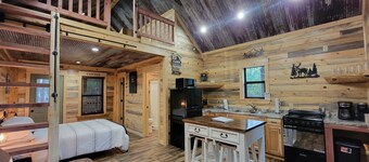 Little Wolf Cabins/The Lofted Cabin close to WPG West Trailheads