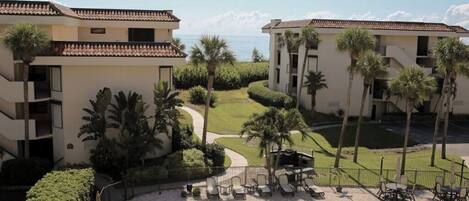 Alberca al aire libre y alberca climatizada