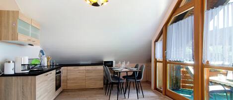 ثلاجة، ميكروويف، فرن، موقد طهي مسطح