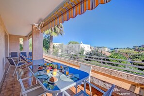 Outdoor dining - Cap et Soleil, Antibes, France (Antibes)