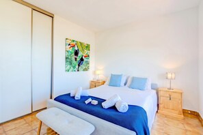3 bedrooms, free WiFi, bed sheets - Cap et Soleil, Antibes, France (Antibes)
