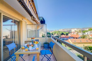 Outdoor dining - Le San Diego with Shared Pool, Juan les Pins, France (Juan les Pins)
