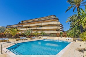 Pool - Le San Diego with Shared Pool, Juan les Pins, France (Juan les Pins)