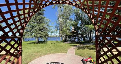 Cheerful Waterfront Cottage