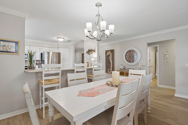 Dining - 46 Springwood: Ground floor unit directly across from complex pool! (Hilton Head Island)