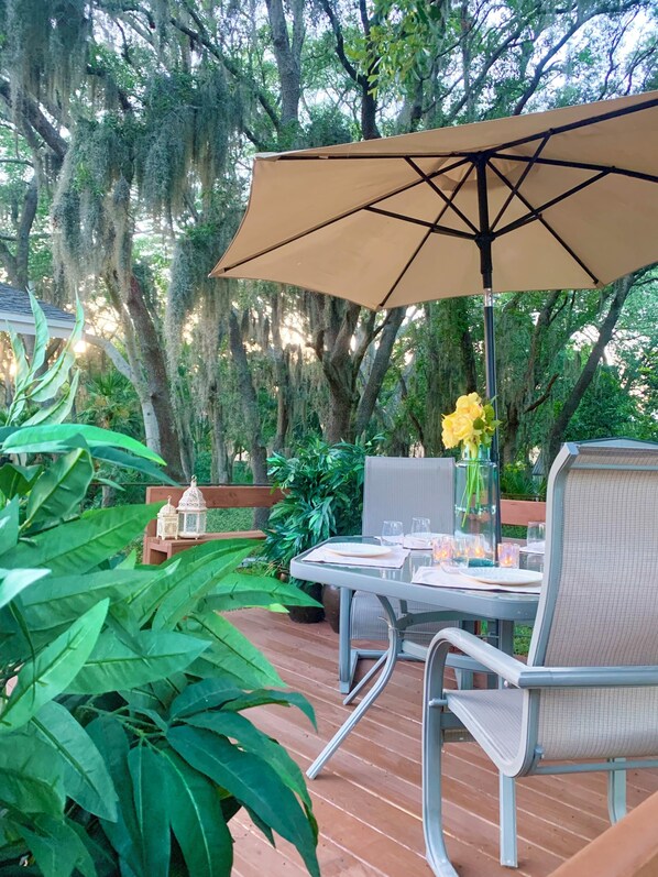 Outdoor dining