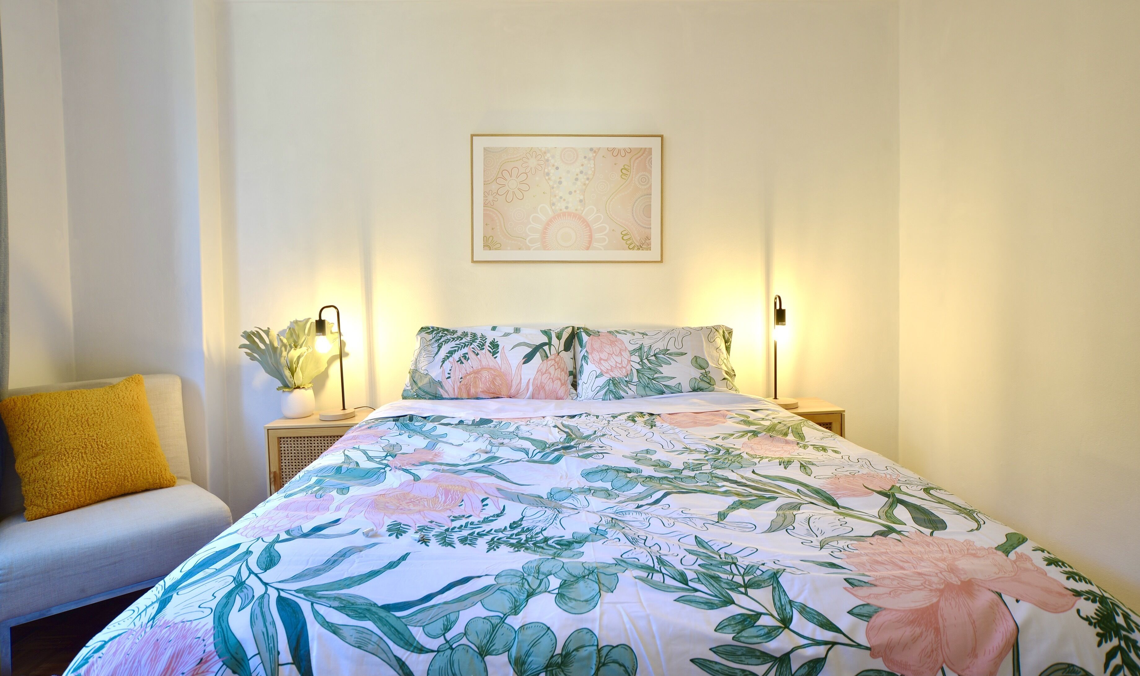 The Bondi Pad is a family friendly 3 br unit located in shopping & transport hub