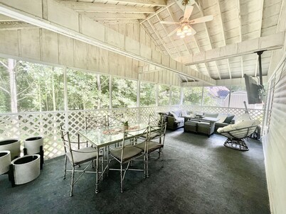 FAMILY FRIENDLY LAKE HOUSE WITH FABULOUS SCREENED PORCH