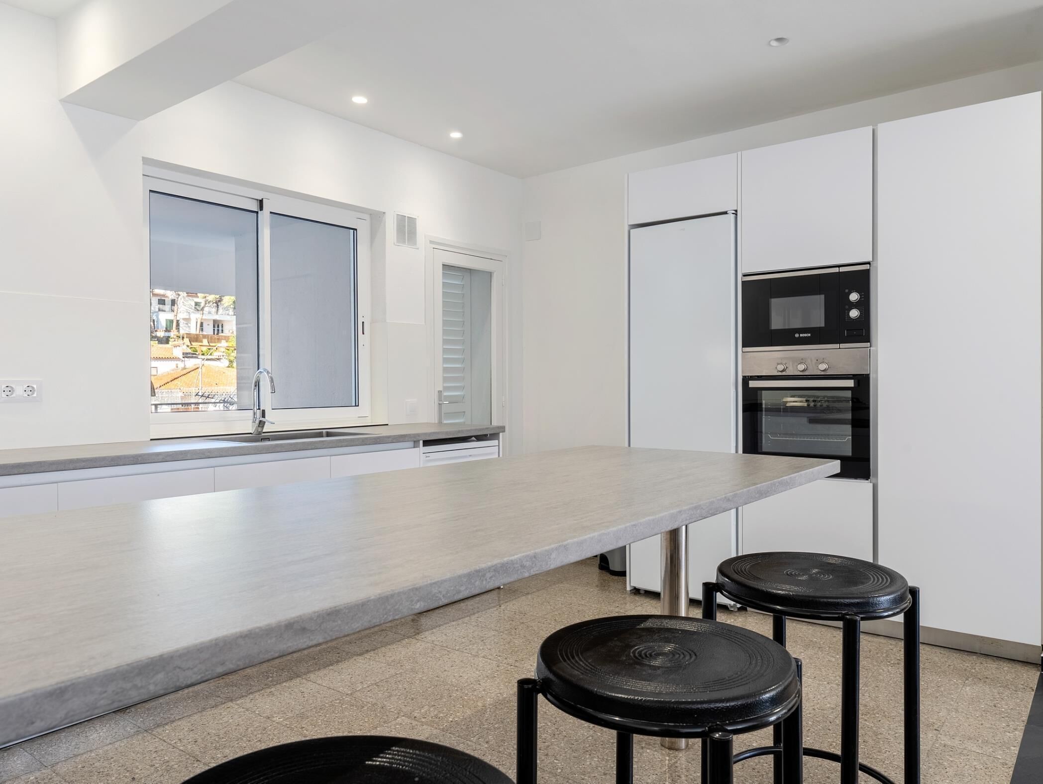 Réfrigérateur, micro-ondes, four, lave-vaisselle