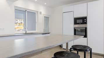 Réfrigérateur, micro-ondes, four, lave-vaisselle