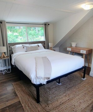 3 bedrooms, desk, iron/ironing board, free WiFi