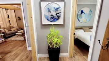 3 habitaciones, escritorio, tabla de planchar con plancha y wifi gratis