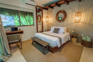 Ropa de cama de alta calidad, cubrecamas y minibar