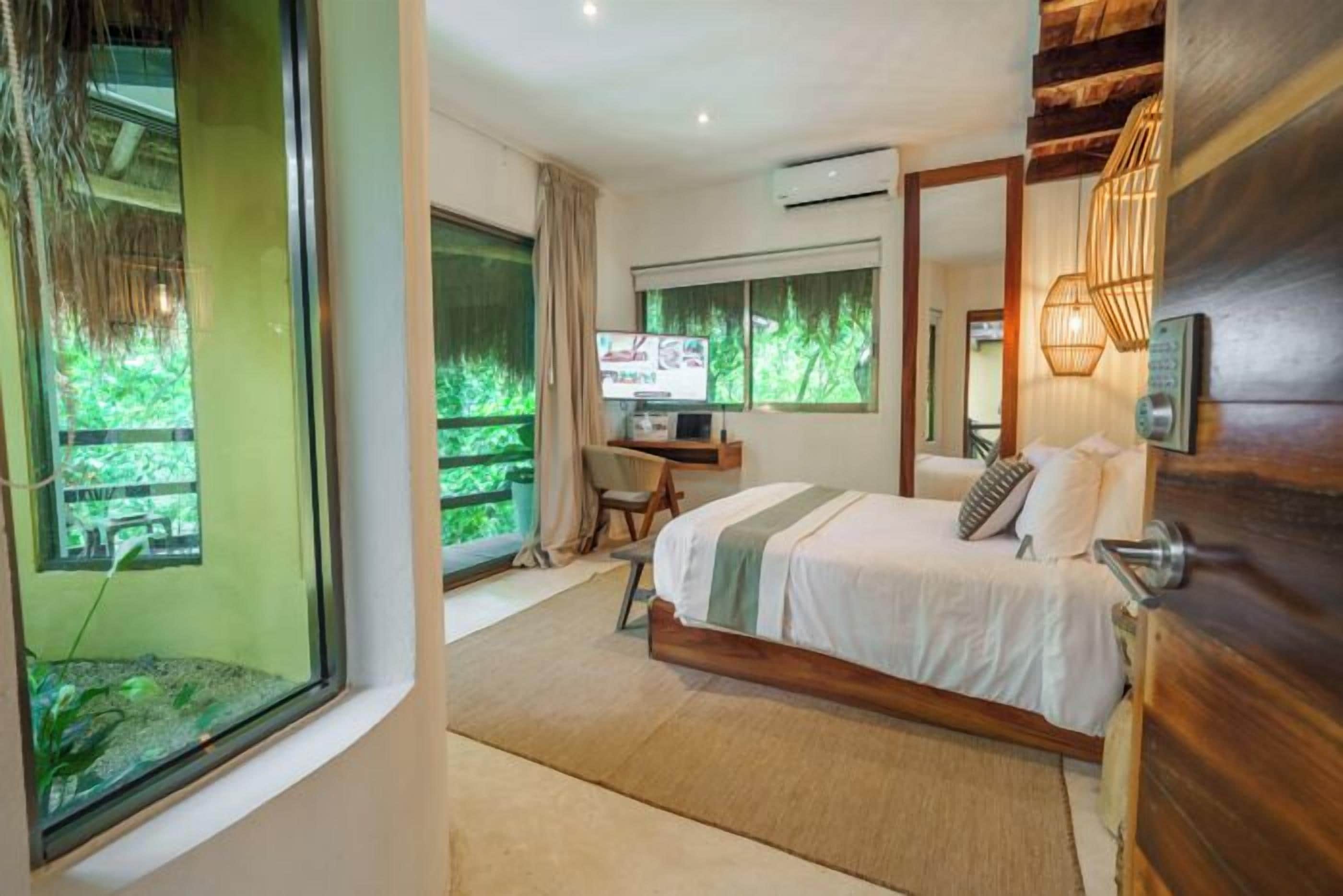 Premium bedding, down duvets, minibar, in-room safe